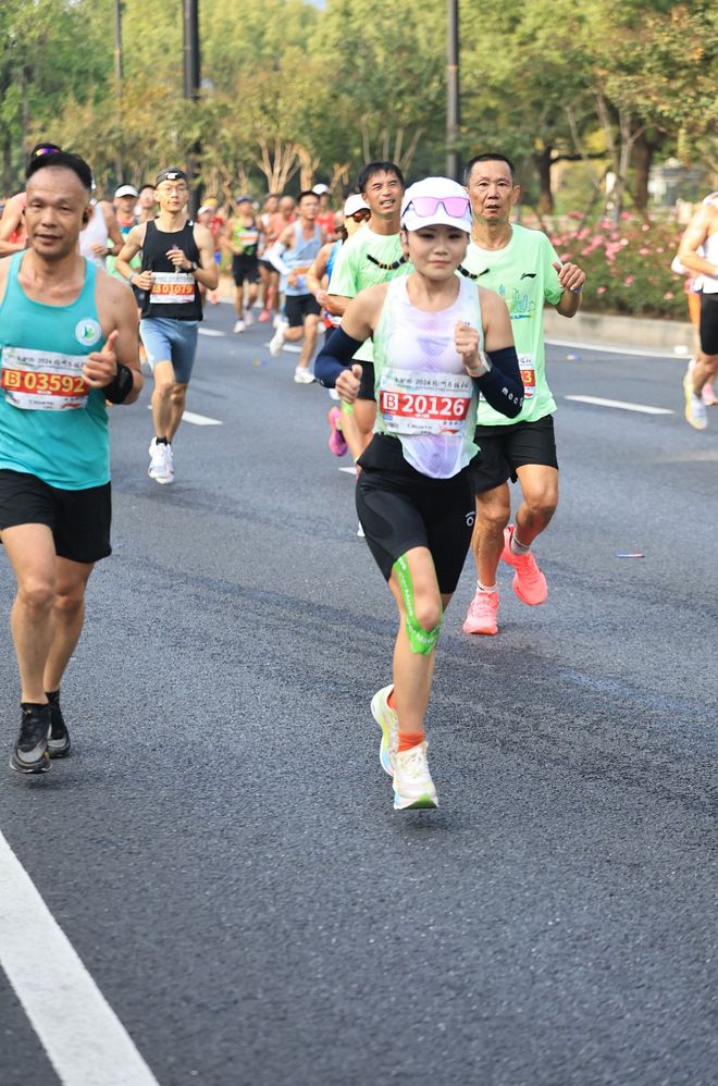手跑鞋统计报告马孔多强势晋级国货前三球王会平台“极度配速”发布杭马破三选