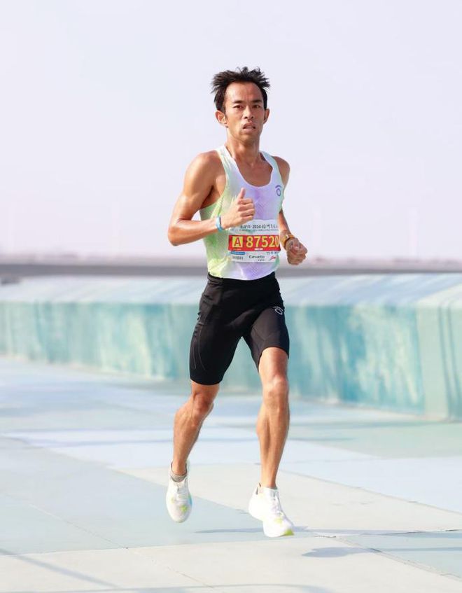 手跑鞋统计报告马孔多强势晋级国货前三球王会平台“极度配速”发布杭马破三选(图4)