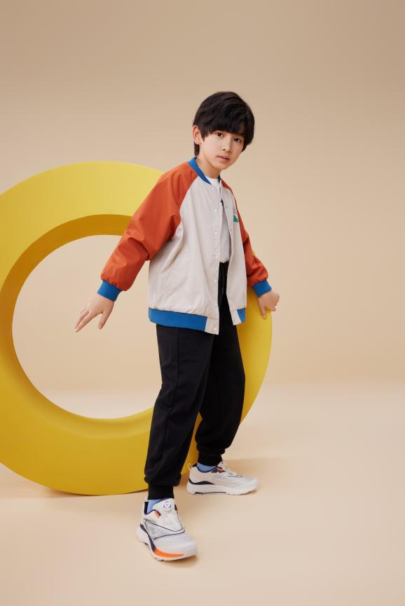 趋势功能性儿童运动鞋成“刚需”球王会网页版热爱运动人群呈上涨